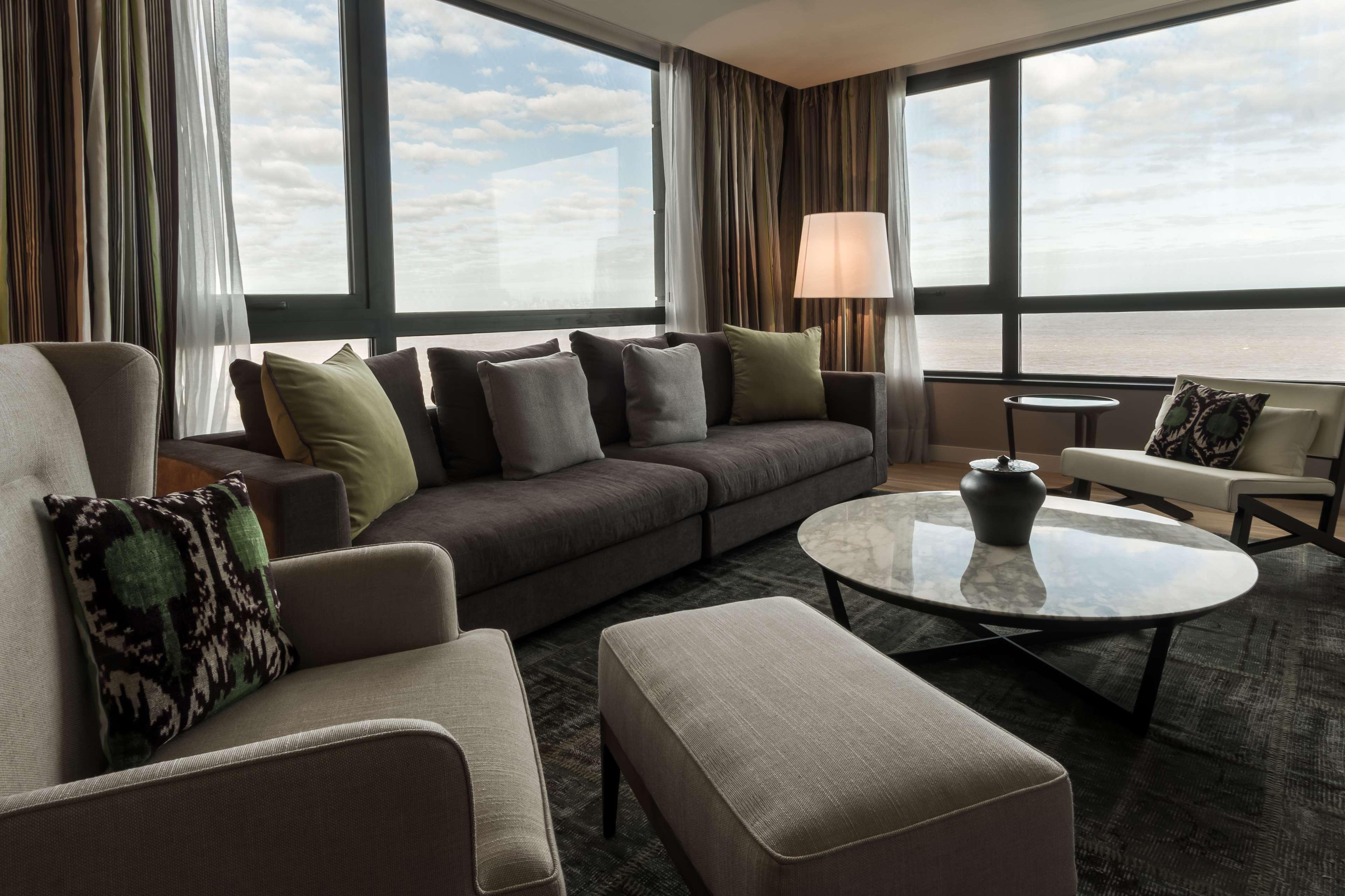 Готель Hyatt Centric Монтевідео Екстер'єр фото A living room at the Ritz-Carlton, Boston