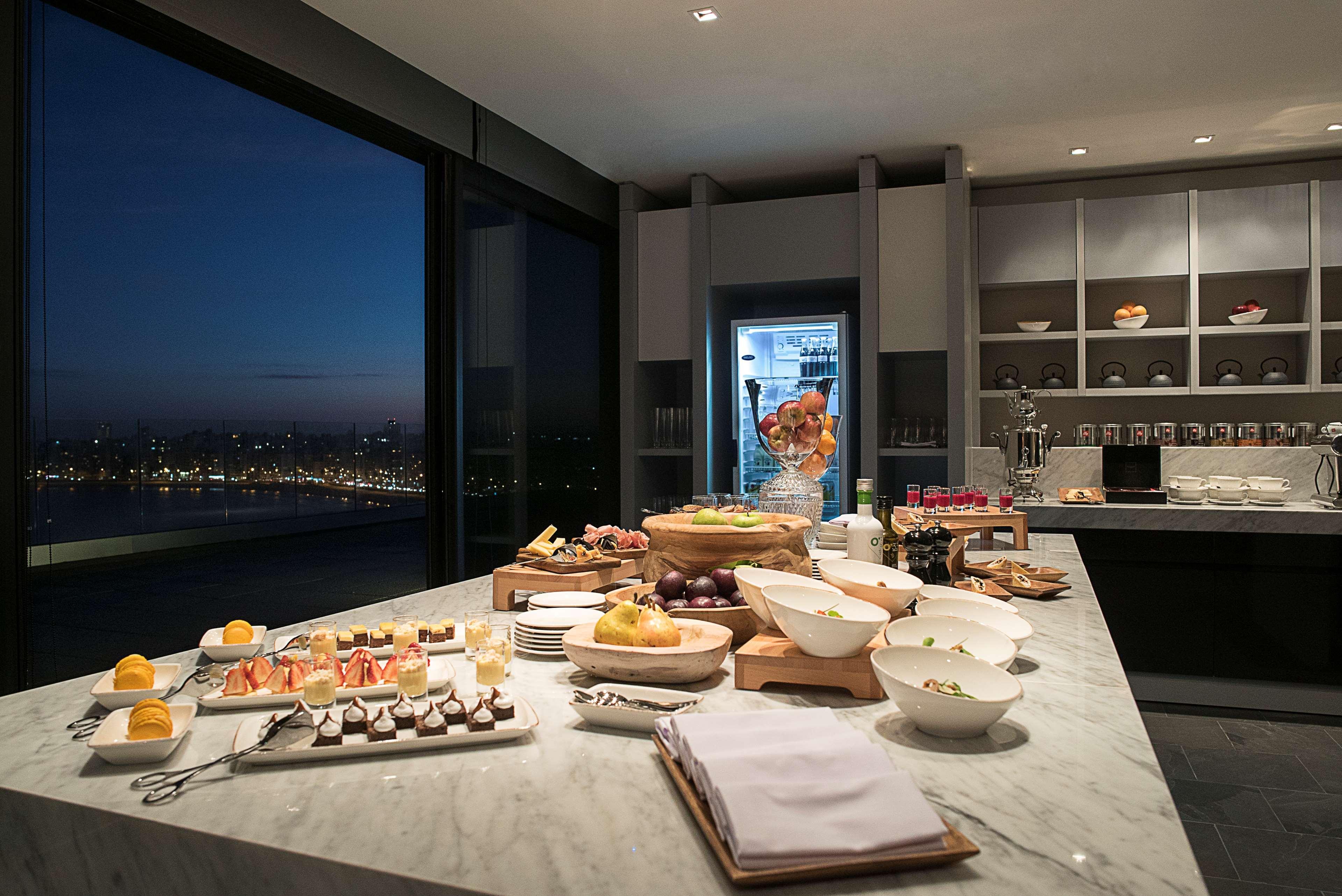 Готель Hyatt Centric Монтевідео Екстер'єр фото A modern kitchen